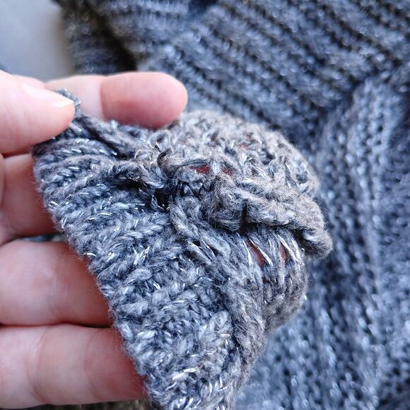 Hollister Grey Sparkle Knit Sweater Medium repaired bejeweled silver lightweight - Picture 16 of 16